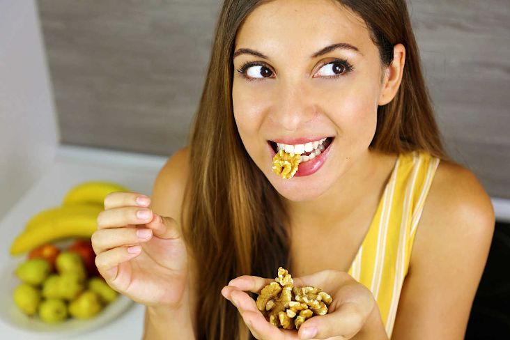 Benefits of eating nuts every day